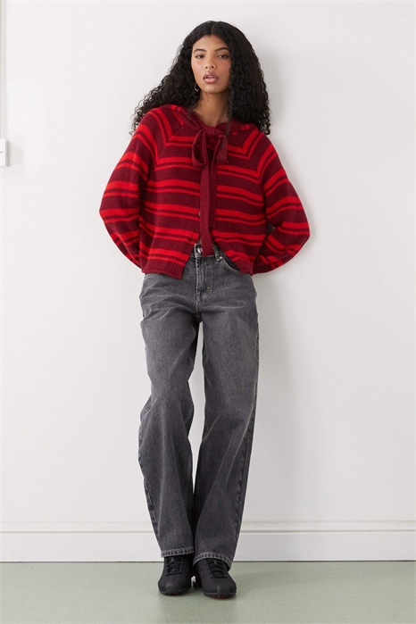 Кардиган с капюшоном и шарфом артикул 155229484