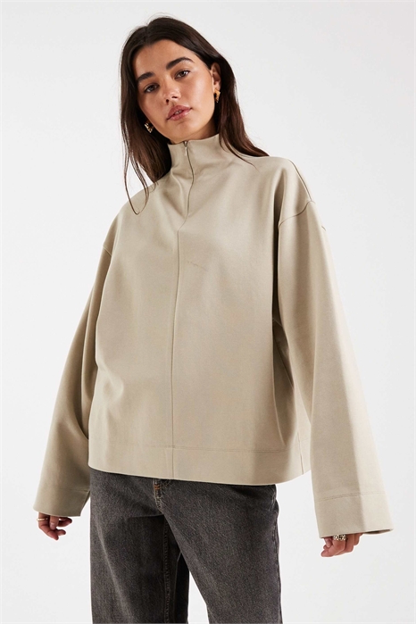 С высоким воротником, длинными рукавами и застежкой-молнией артикул 155423418