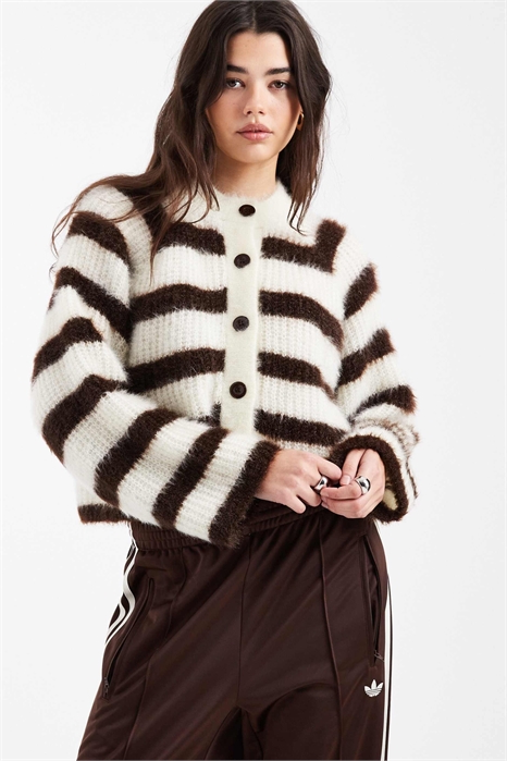 Объемный и пушистый вязаный кардиган артикул 154031906