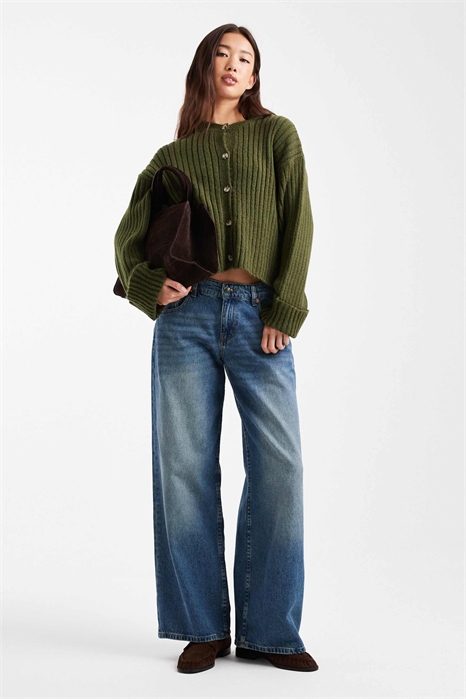 Вязаный кардиган с отворотами на манжетах артикул 151023228