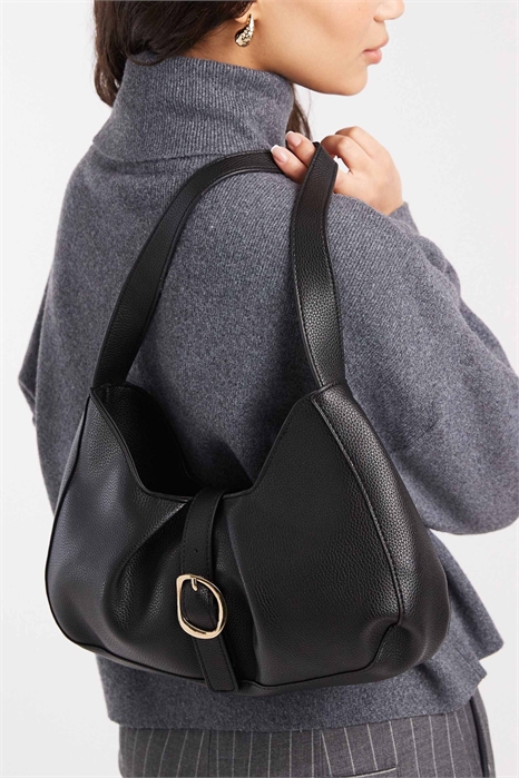 Сумка через плечо с рюшами и пряжкой из плавленного металла артикул 153910186