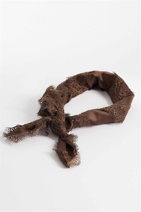 Пояс-бандана с контрастной кружевной окантовкой артикул 153399589