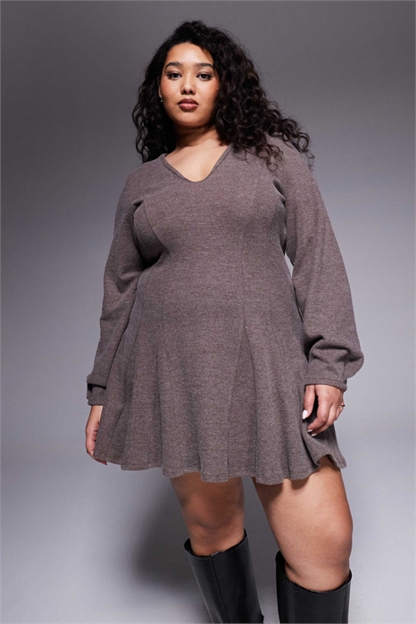 ASOS DESIGN Curve: сверхмягкое мини-платье с V-образным вырезом и расклешенным силуэтом артикул 153662921