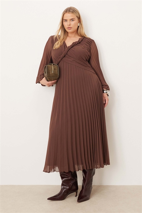 ASOS DESIGN: Плиссированное платье средней длины с завязками спереди и закрученными деталями, подходящее для полных артикул 148300832