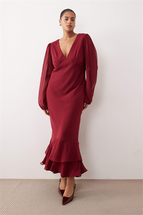 Макси-платье из шифона с рукавами-балонами, глубоким вырезом и оборками по подолу артикул 153787686