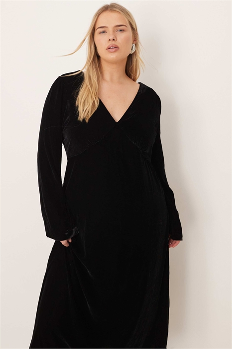 Платье средней длины с V-образным вырезом и длинными рукавами от Josie артикул 151055500