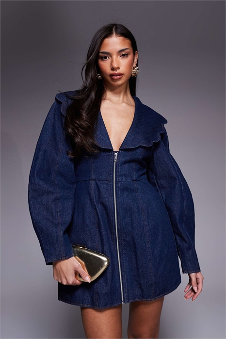 Джинсовое платье с длинными рукавами и объемным воротником артикул 152463197