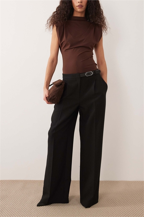 Брюки прямого кроя с застежкой-пряжкой артикул 155145184