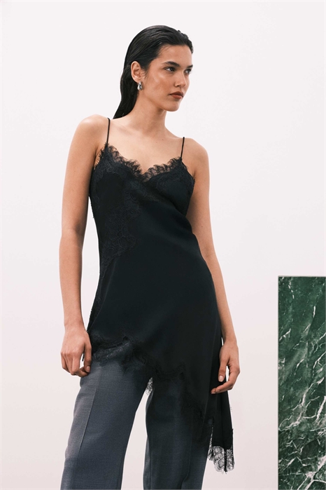 Длинный атласный топ-камизолька с асимметричным подолом и кружевной окантовкой артикул 154235962