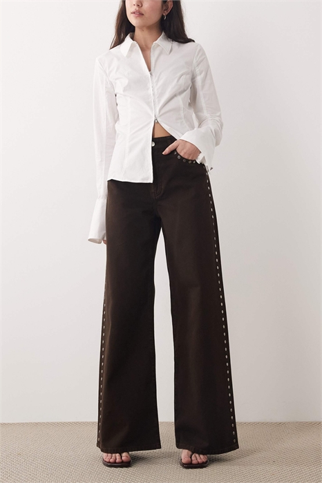 Джинсы с заклепками из 100% хлопка с широкими брючинами артикул 155128919