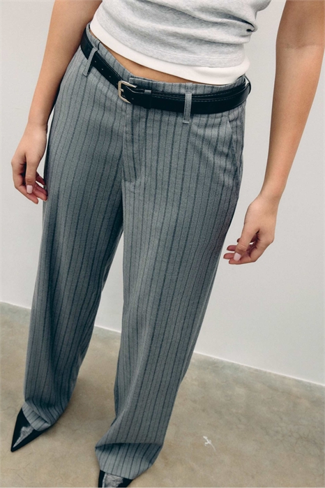 Элегантные брюки прямого кроя с ремнем артикул 155585204