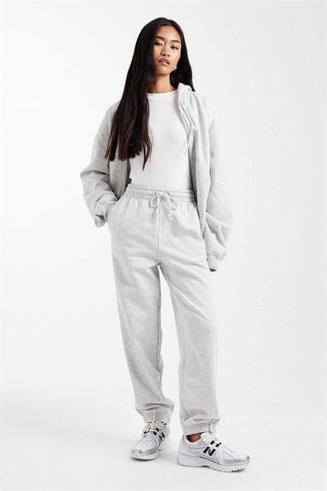 Джоггеры свободного кроя с отворотами артикул 135684094