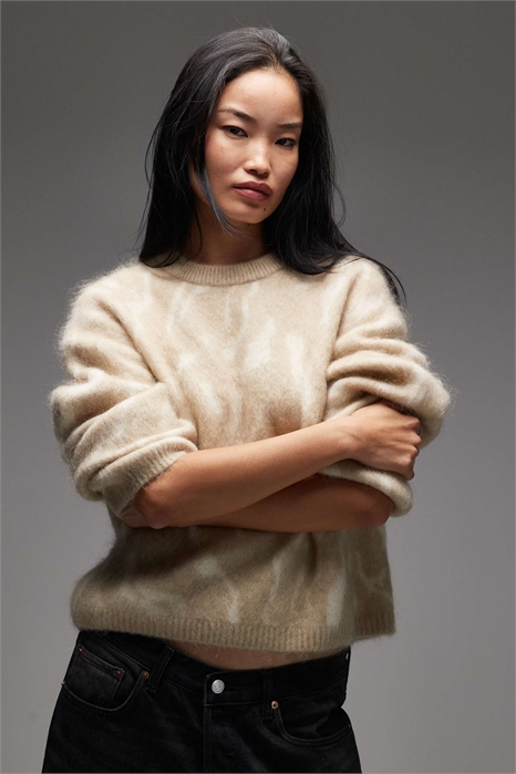 Свитер из мохера с очень мягкой ворсистой вязкой артикул 150556052