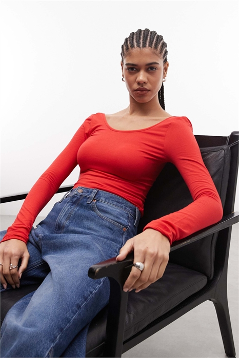 Топ с длинными рукавами и зауженным кроем, с отверстиями для больших пальцев артикул 153891729