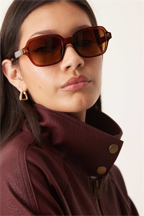 Квадратные солнцезащитные очки коричневого цвета с линзами того же оттенка артикул 152465383