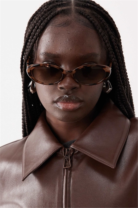 Овальные солнцезащитные очки артикул 153023583