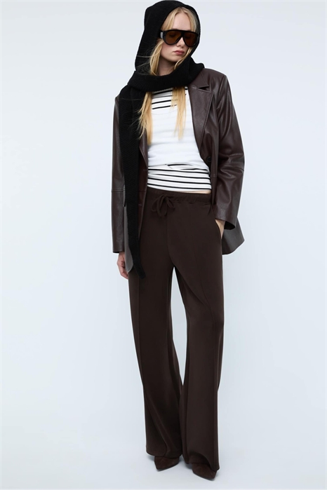 Брюки с широкими брючинами и мягкой текстурой, с декоративными швами артикул 149019435