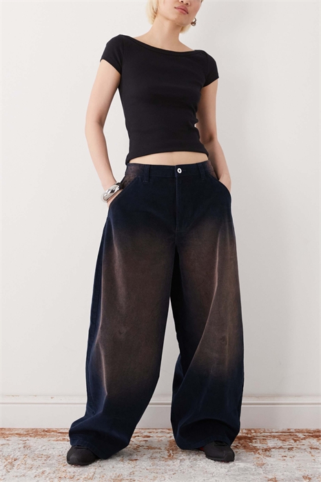 Джинсы XL с широкими штанинами и контрастной строчкой артикул 152707851