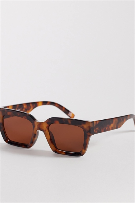 Солнцезащитные очки с косыми углами артикул 154762385