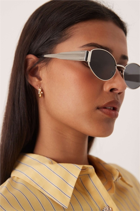 Солнцезащитные очки в овальной металлической оправе артикул 154870073