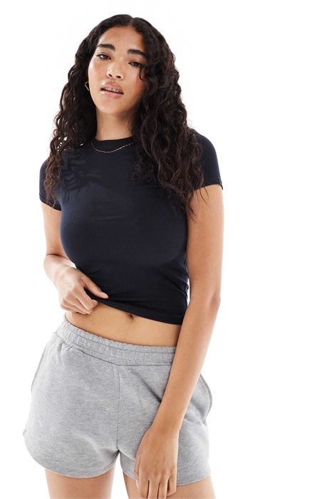 Футболка с короткими рукавами и рельефным рисунком артикул 147663231