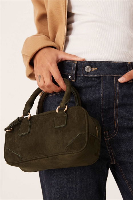 Мини-сумка-боулер из искусственной замши со съемным ремнем через плечо артикул 151447581