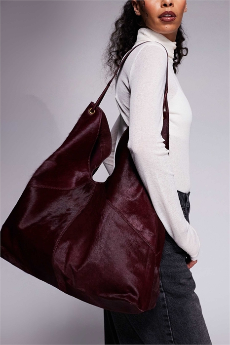 Сумка-мешок из кожи с натуральным волосяным покрытием артикул 153662909