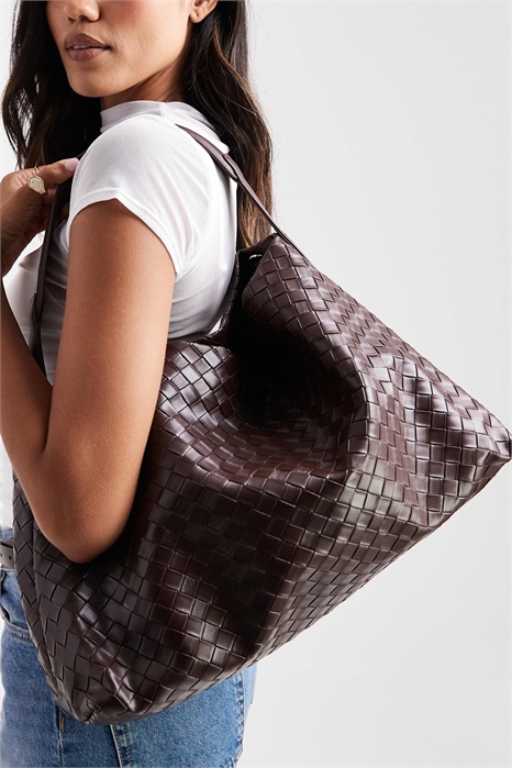 Большая тканая сумка через плечо артикул 147405780