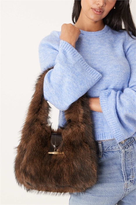 Сумка-тоут из меха с металлическими элементами артикул 149348158