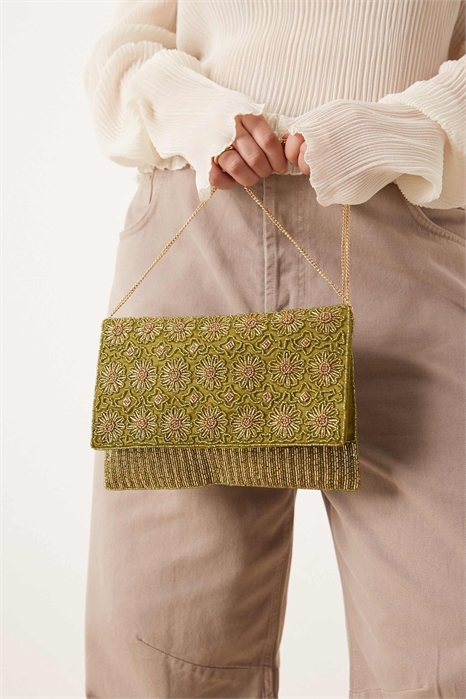 Клатч-конверт с декоративными элементами артикул 151092042