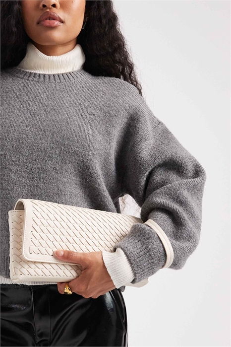 Тканая сумочка-клатч артикул 151096028