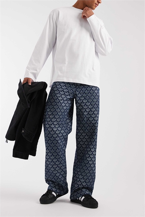 Джинсы свободного кроя с монограммой артикул 149627223