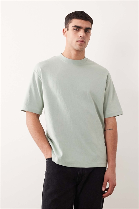 Футболка свободного кроя артикул 150597487