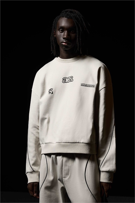 Свитшот прямого кроя с вышивкой артикул 156340800