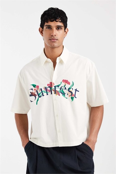 Рубашка свободного кроя с принтом на груди артикул 156035505