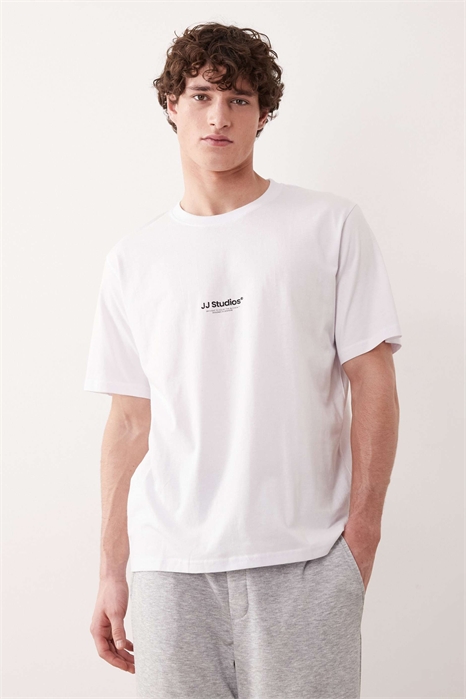 Футболка с логотипом на груди артикул 153909350