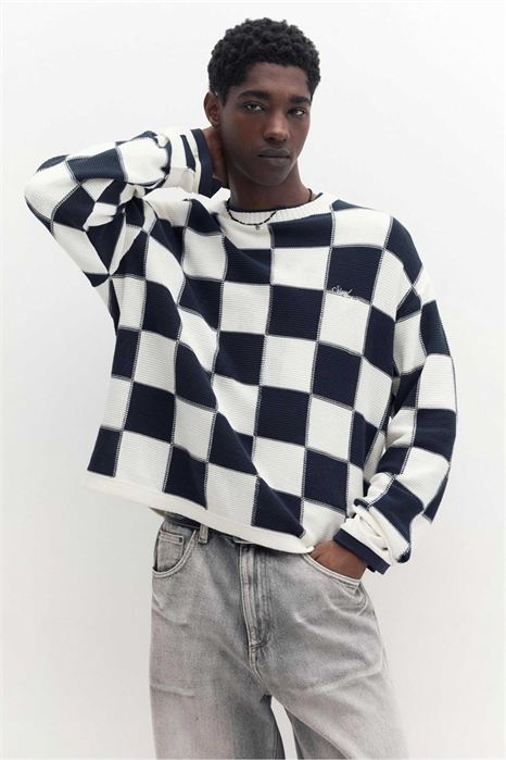 Свитер в клетку артикул 156249613