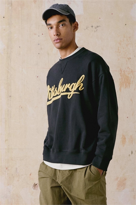 Свитшот свободного кроя с синельной надписью «Pittsburgh» артикул 154674113