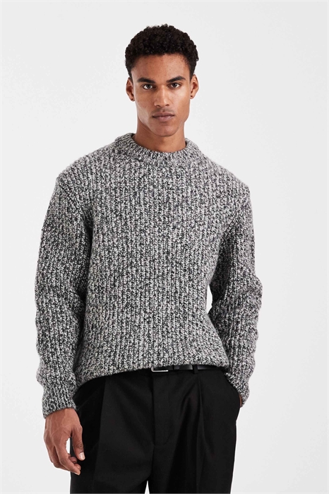 Свитер из скрученной пряжи артикул 150432735