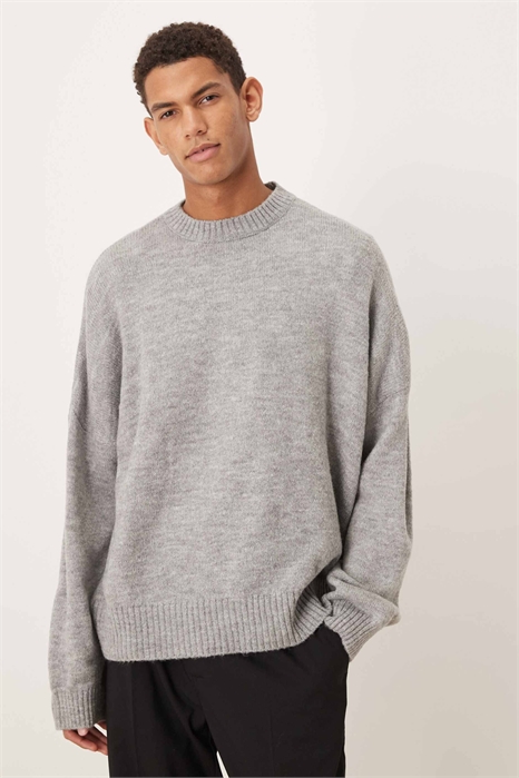 Свитер с круглым вырезом из трикотажа, очень свободного кроя артикул 142911147