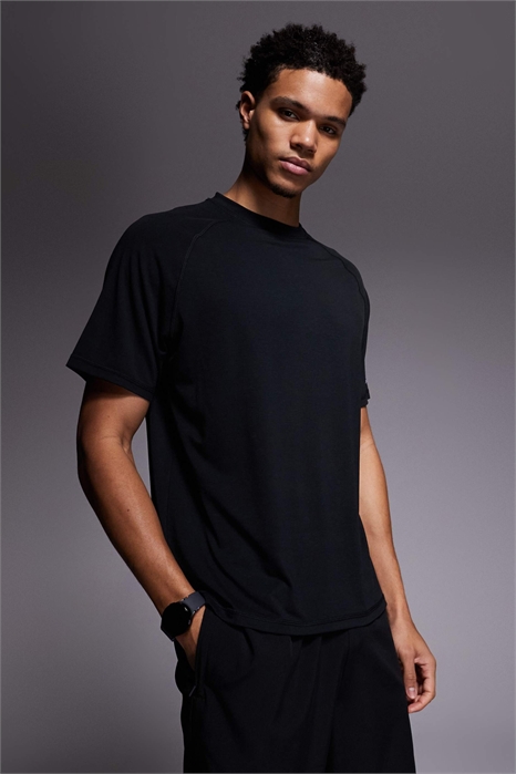 Тренировочная футболка свободного кроя из быстросохнущего функционального трикотажа артикул 151097026