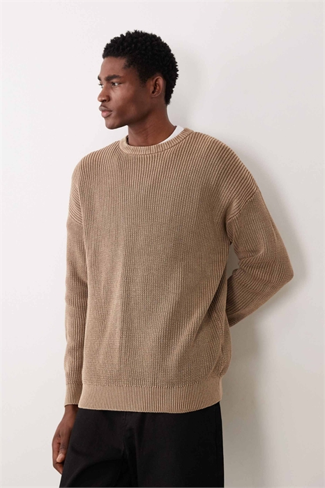 Свободный свитер с ребристой вязкой и круглым вырезом артикул 152125690