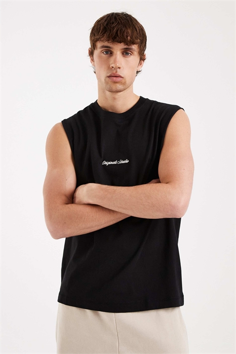 Жилет с оригинальным логотипом на груди артикул 154767608