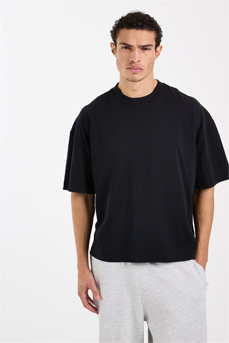 Футболка из плотного хлопка свободного кроя с заниженными плечами и технологией быстрого высыхания артикул 153401650