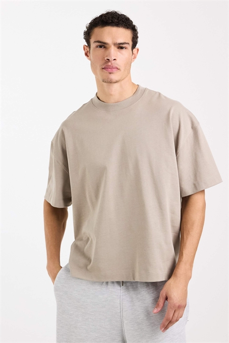 Футболка из плотного хлопка свободного кроя с заниженными плечами и технологией быстрого высыхания артикул 153400203