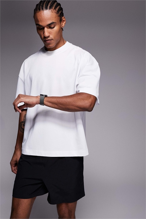 Футболка из плотного хлопка свободного кроя с заниженными плечами и технологией быстрого высыхания артикул 153246410