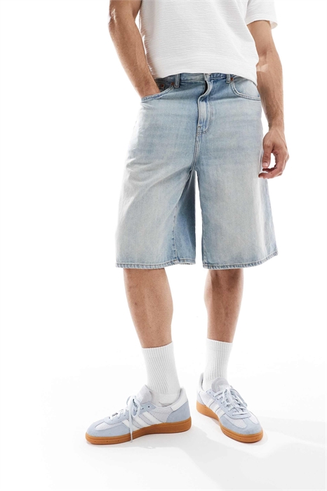 Шорты из джинсовой ткани свободного кроя артикул 147589664