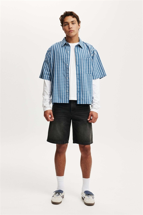 Шорты из джинсовой ткани свободного кроя артикул 148938821