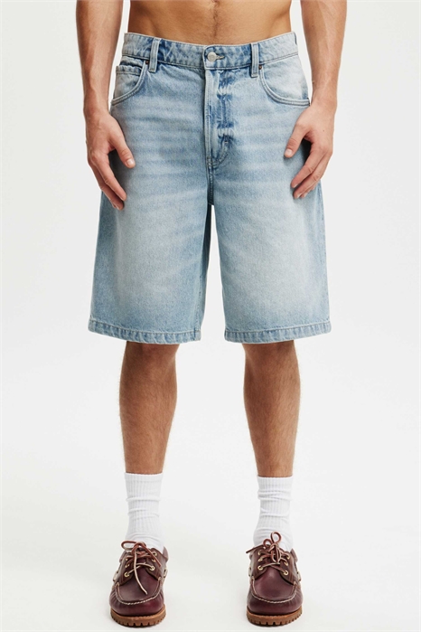 Шорты из джинсовой ткани свободного кроя артикул 143780312