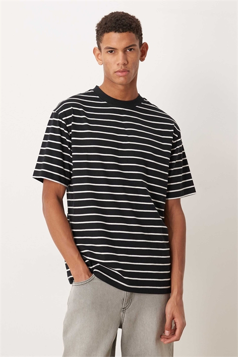 Футболка свободного кроя артикул 150564601